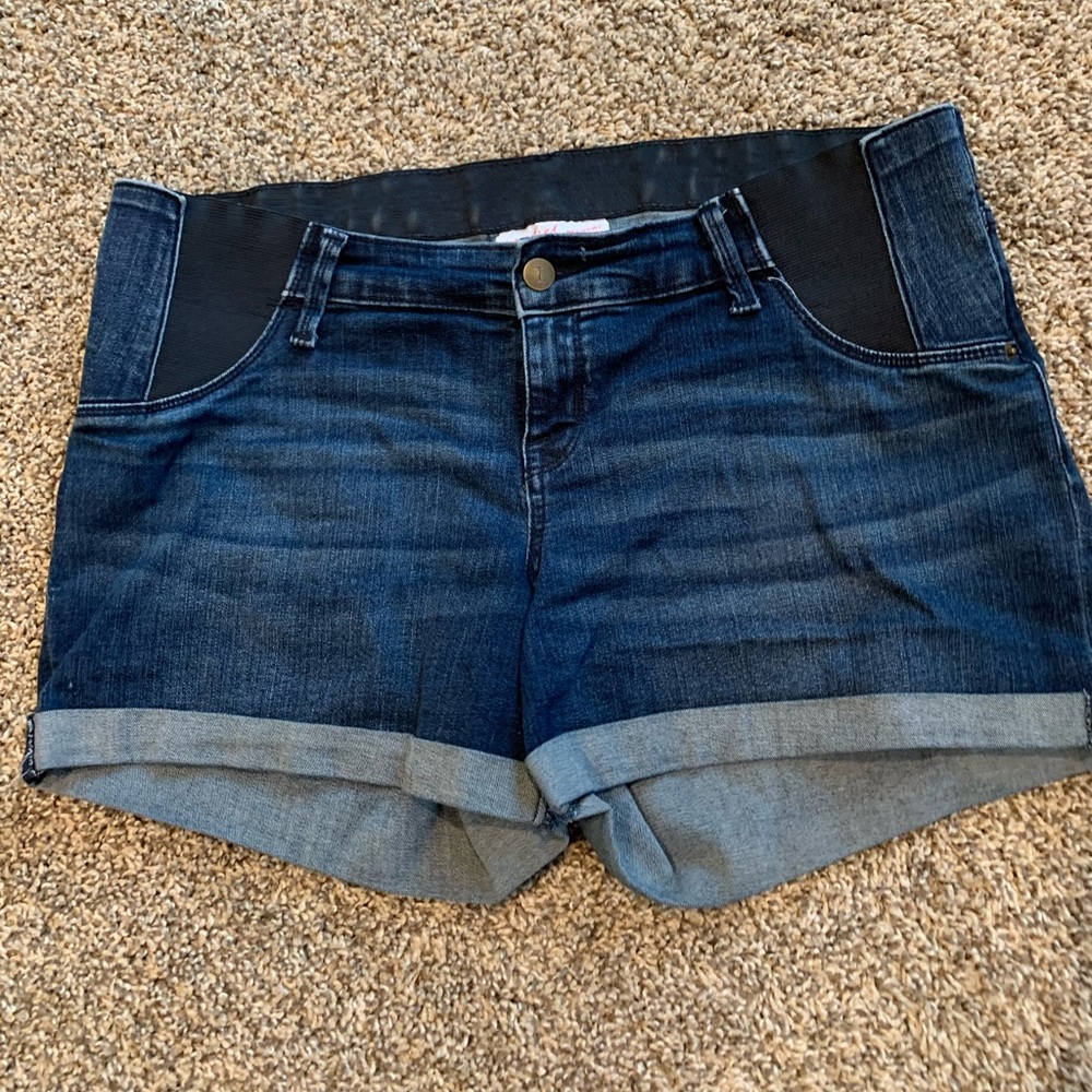 Side panel maternity shorts